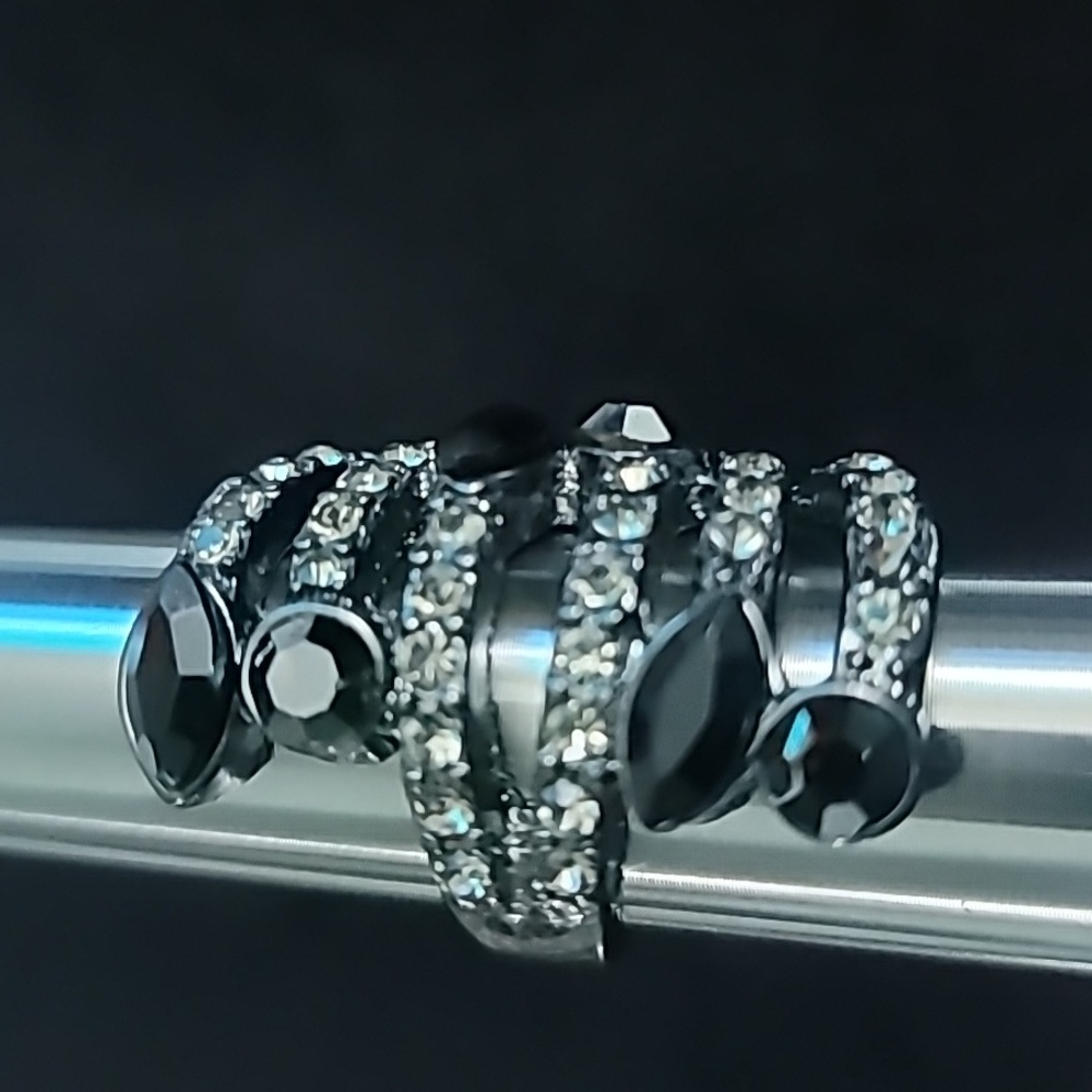 Large Ring With Rhinestones - Picture 5 of 7